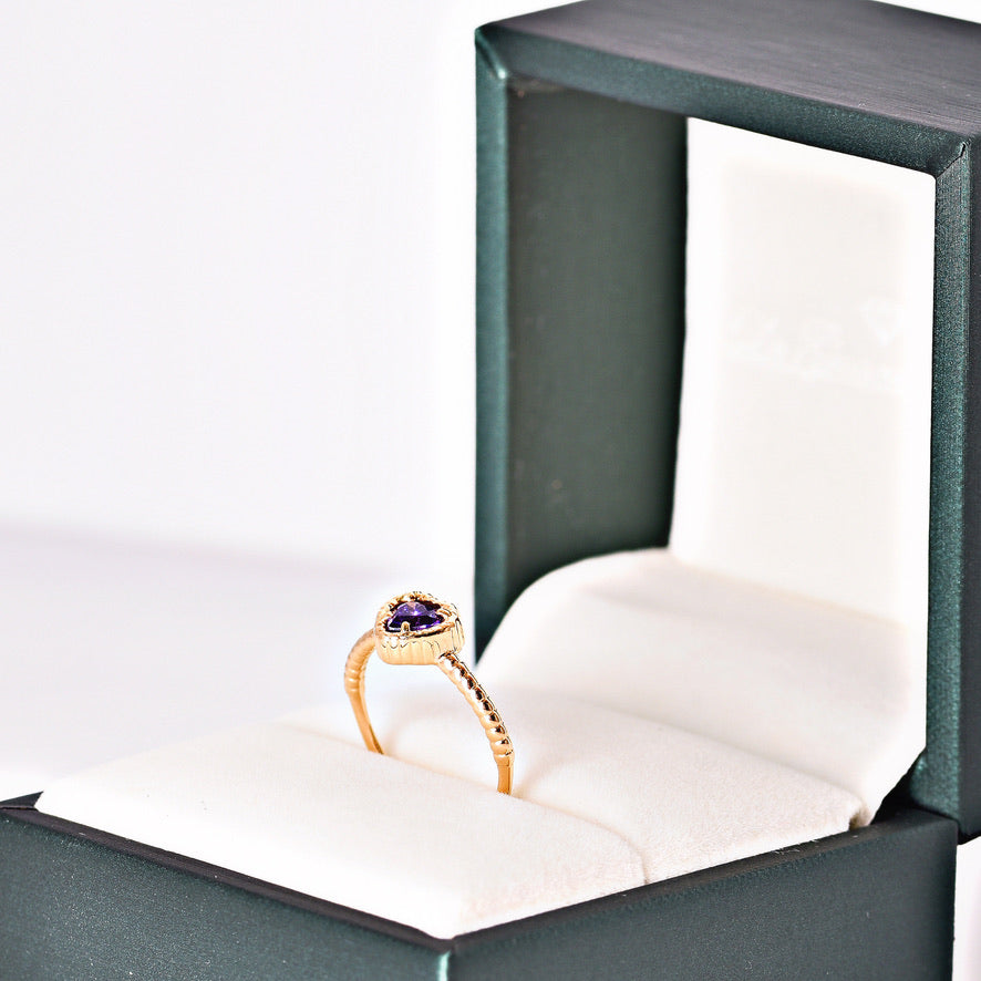 Anillo Corazon Morado Talla 6 3/4