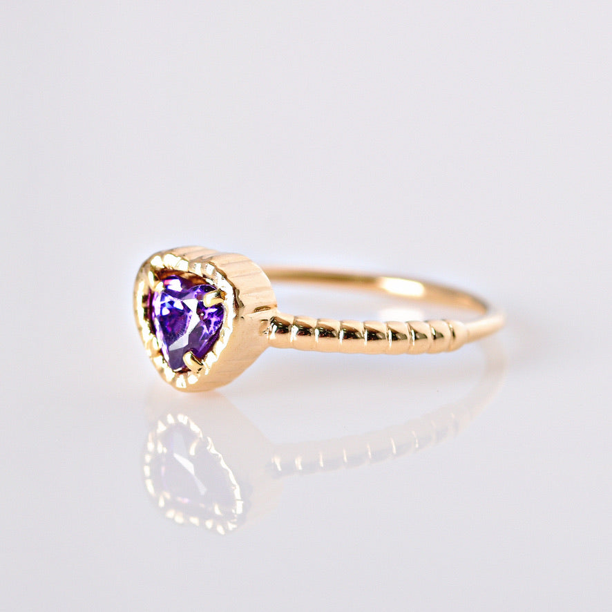 Anillo Corazon Morado Talla 6 3/4