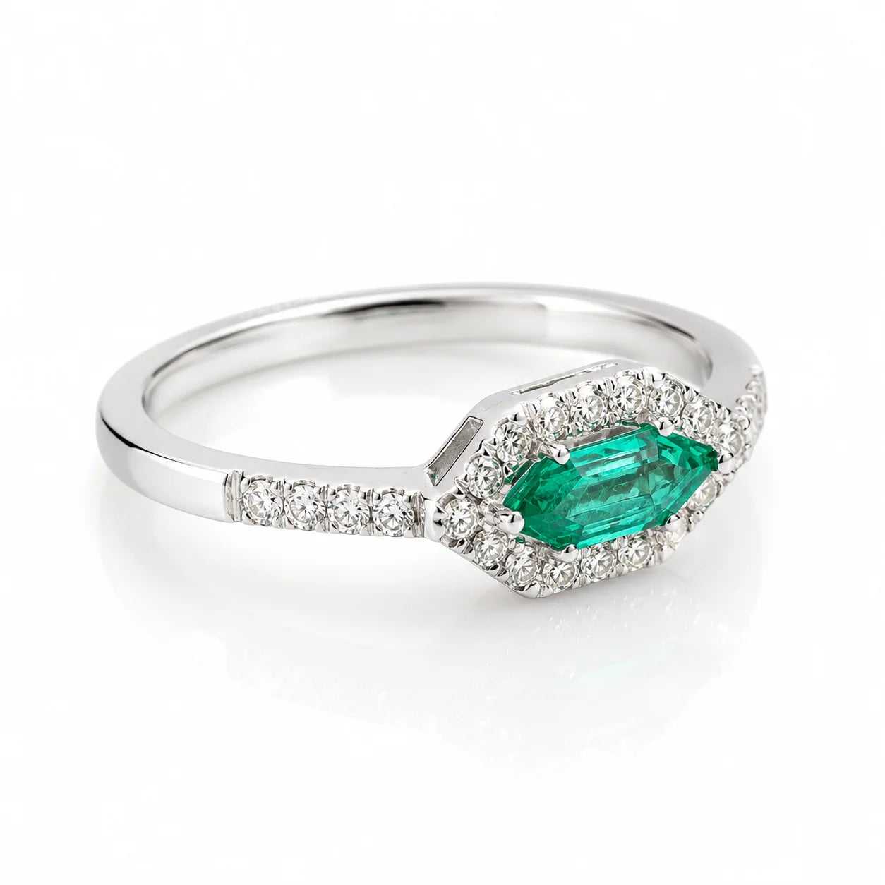 Anillo Oval Esmeralda & Diamantes Talla 6