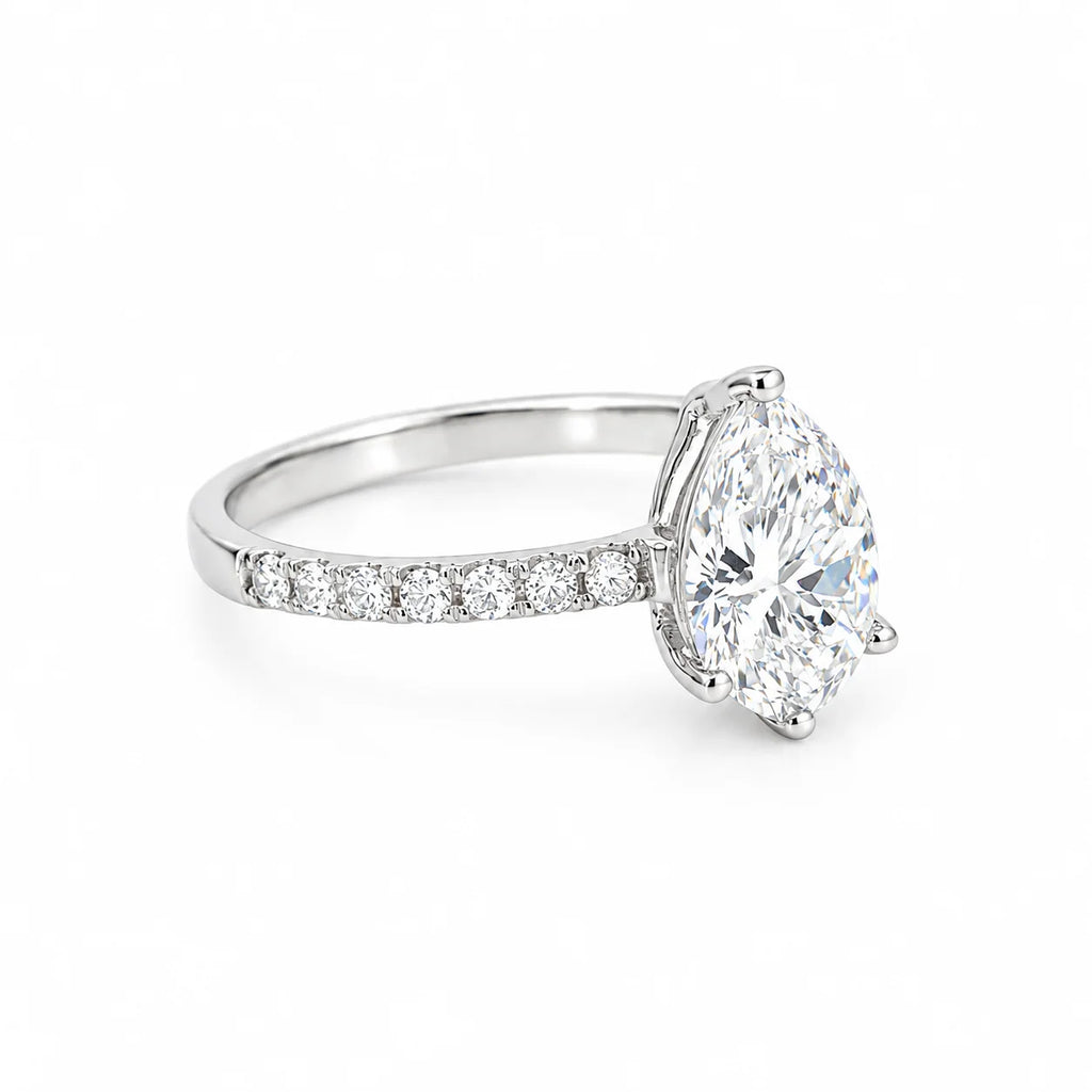 Anillo Diamantes corte Pera
