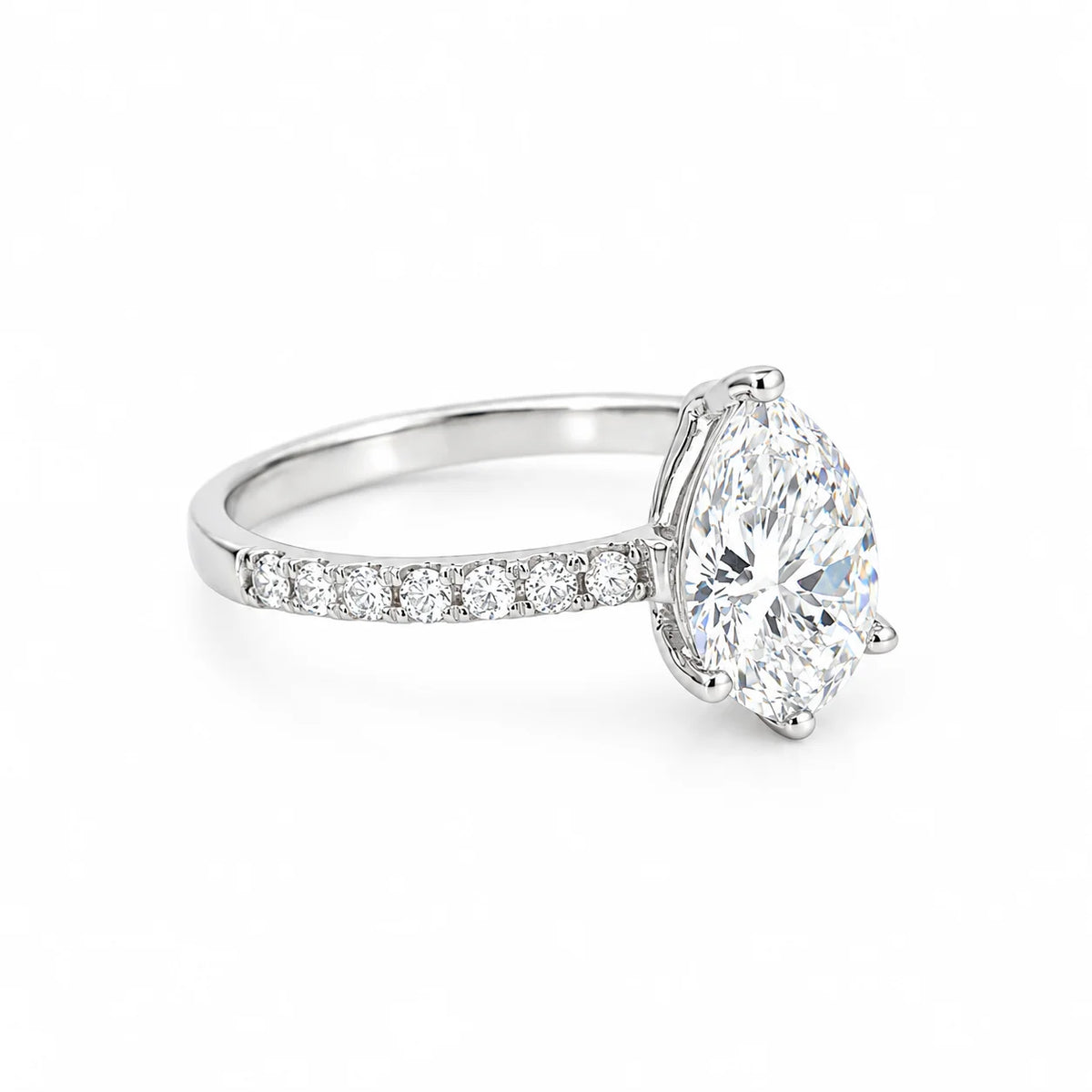 Anillo Diamantes corte Pera