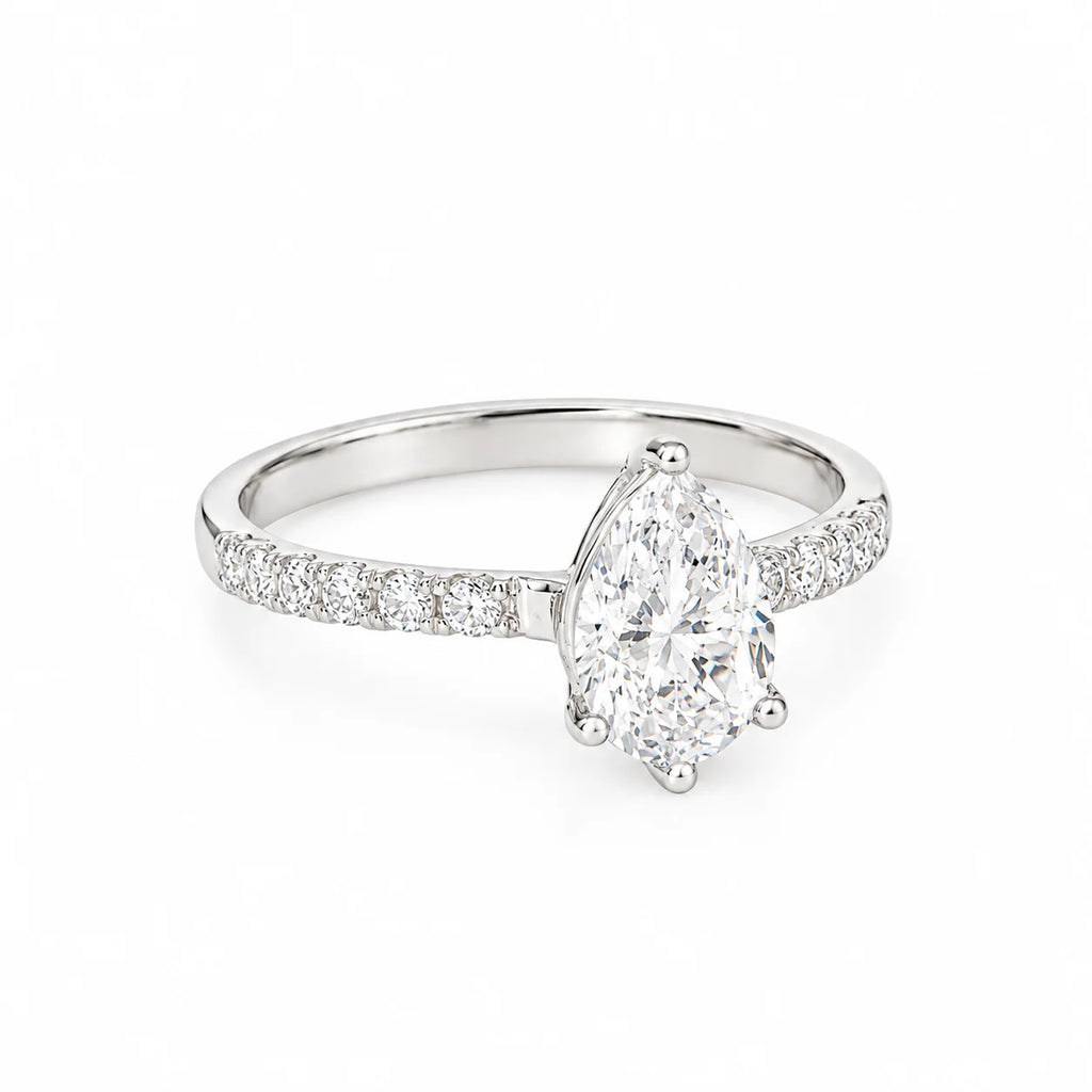 Anillo Diamantes corte Pera