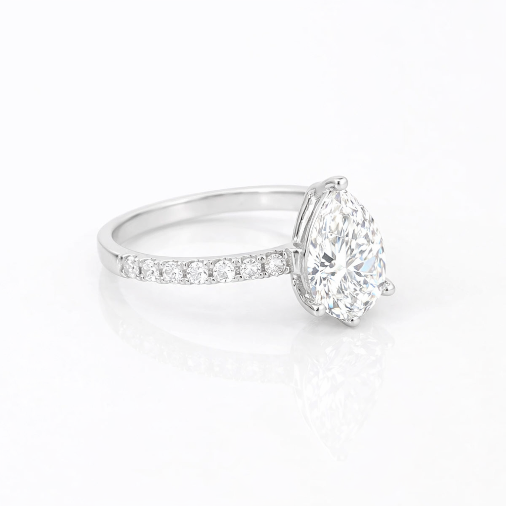Anillo Diamantes corte Pera