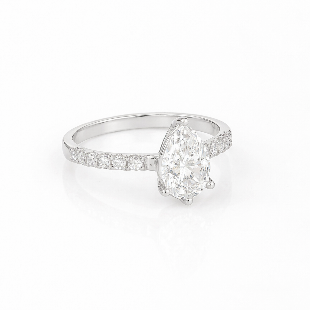 Anillo Diamantes corte Pera