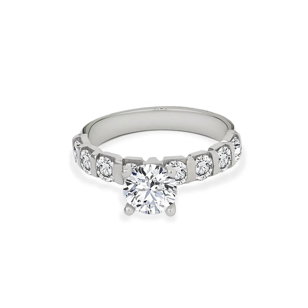 Anillo Solitario Corte Redondo con Banda Half Eternity