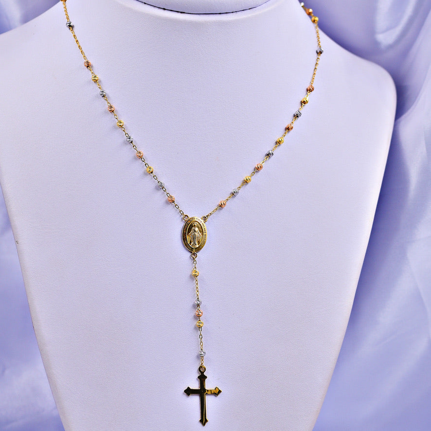 El significado de los rosarios de oro para mujer y cómo elegir el adecuado