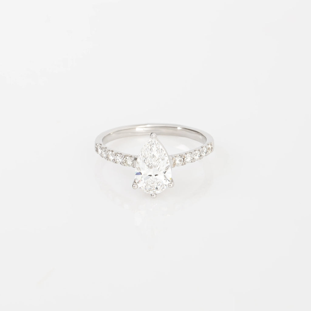 Anillo Diamantes Lab. Pera