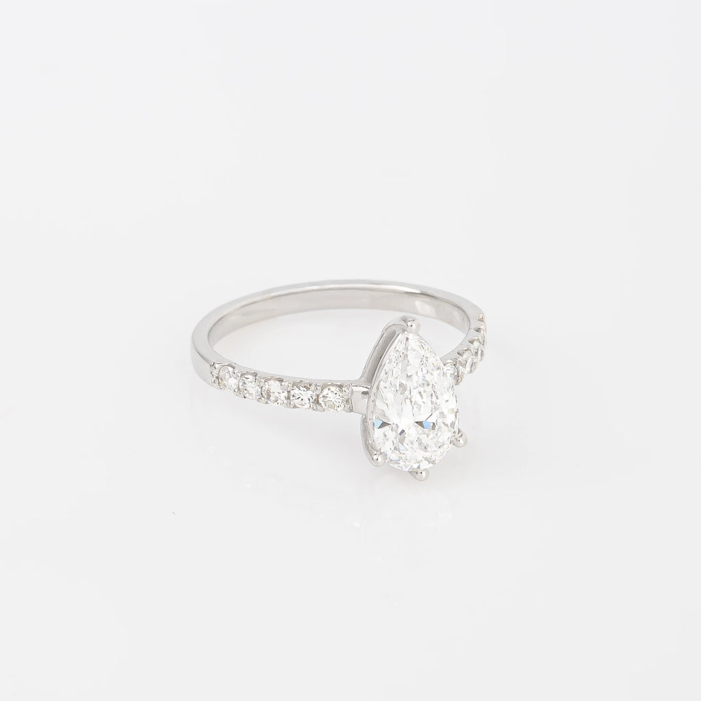 Anillo Diamantes Lab. Pera