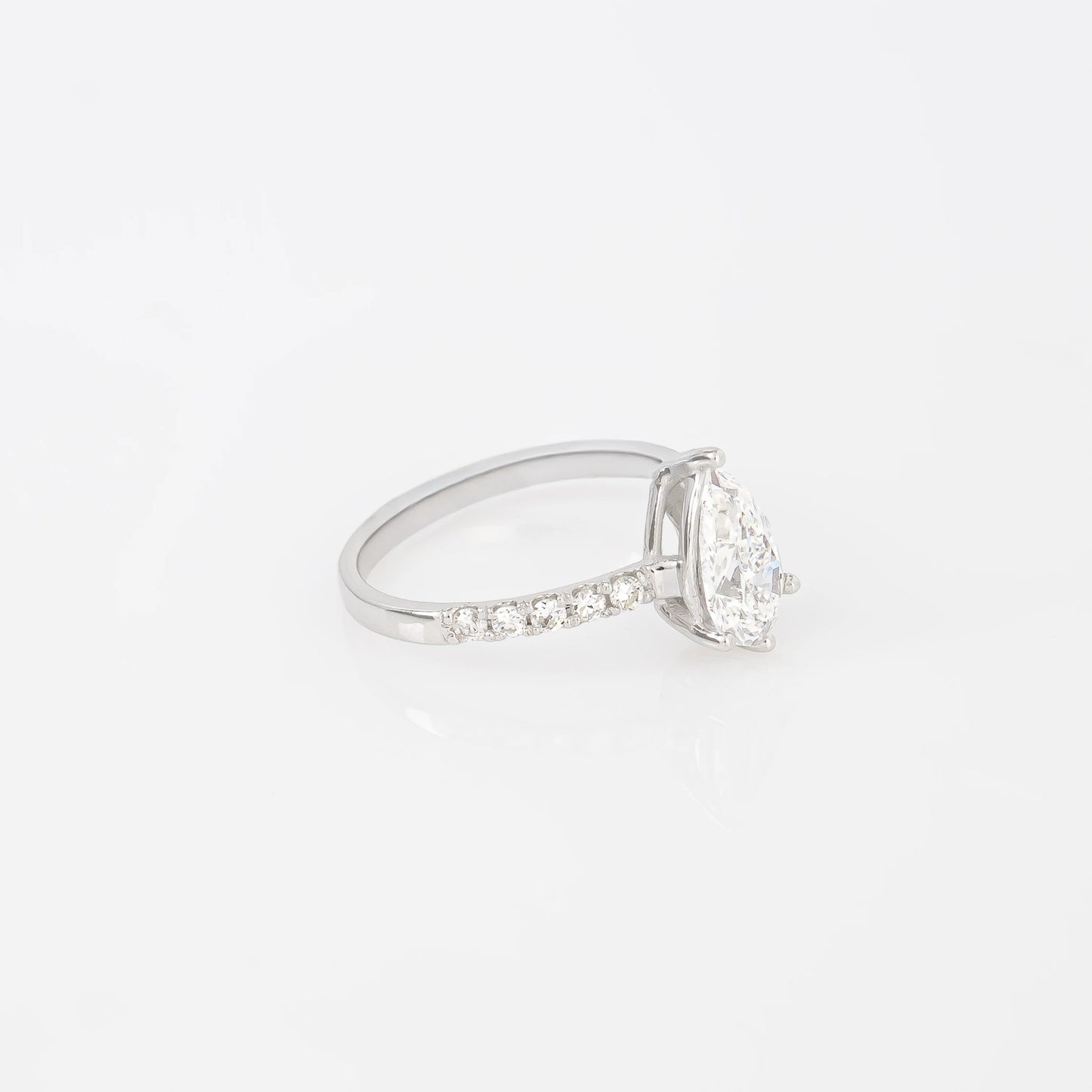 Anillo Diamantes Lab. Pera