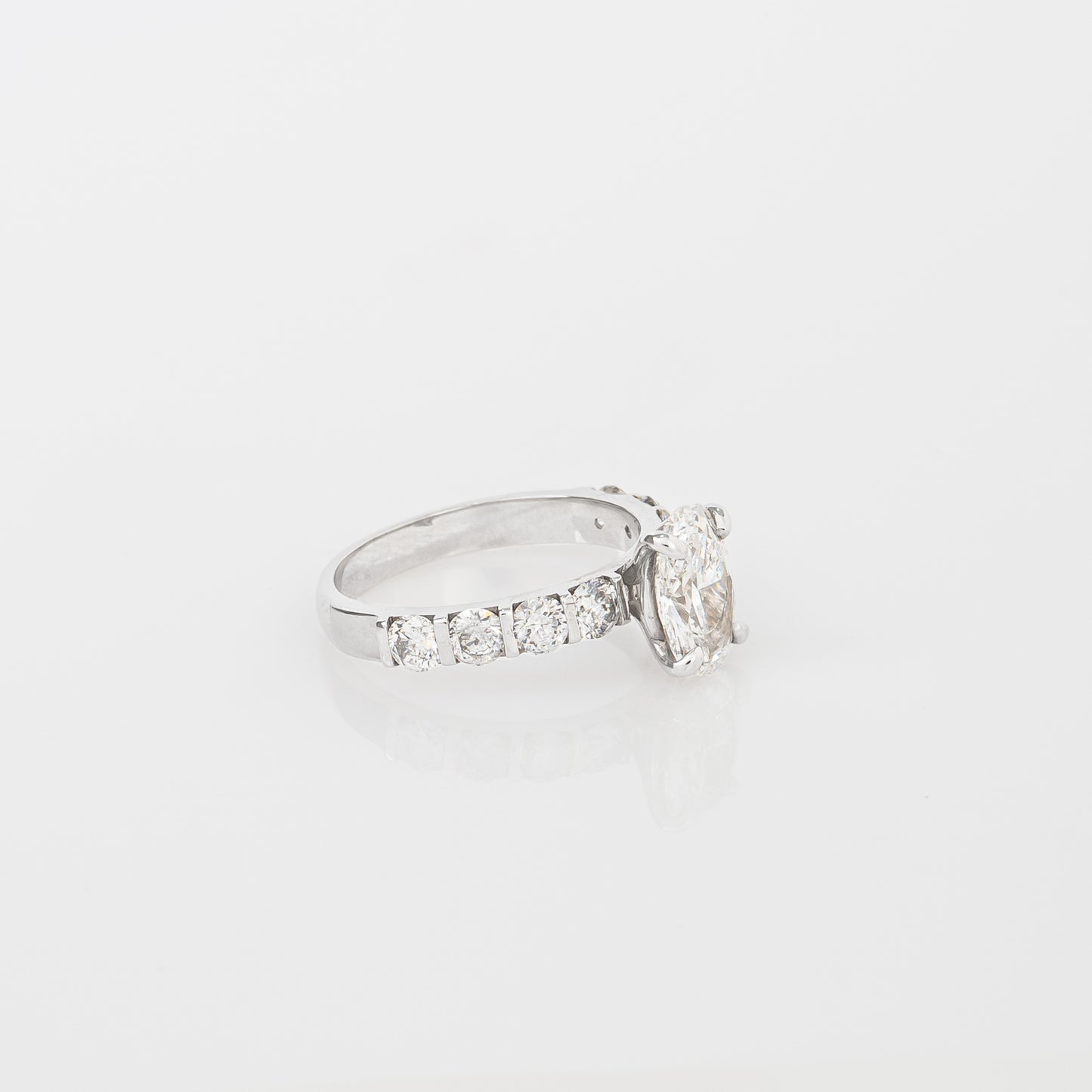 Anillo Diamantes Lab. Oval