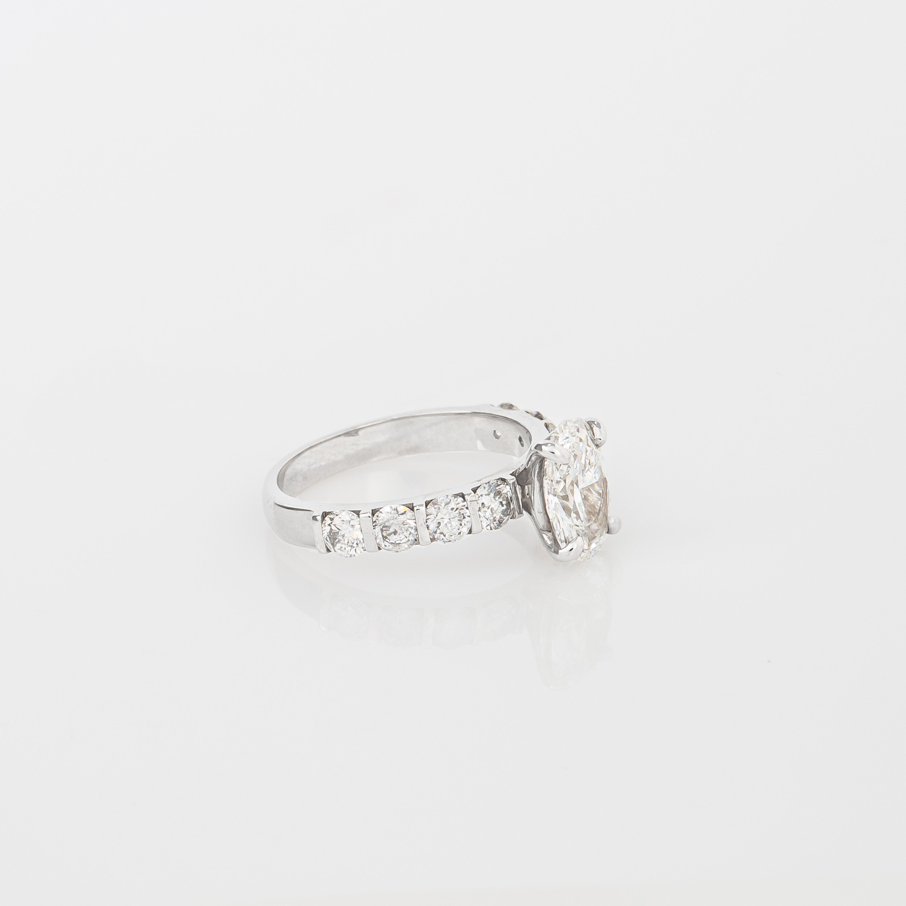 Anillo Diamantes Lab. Oval