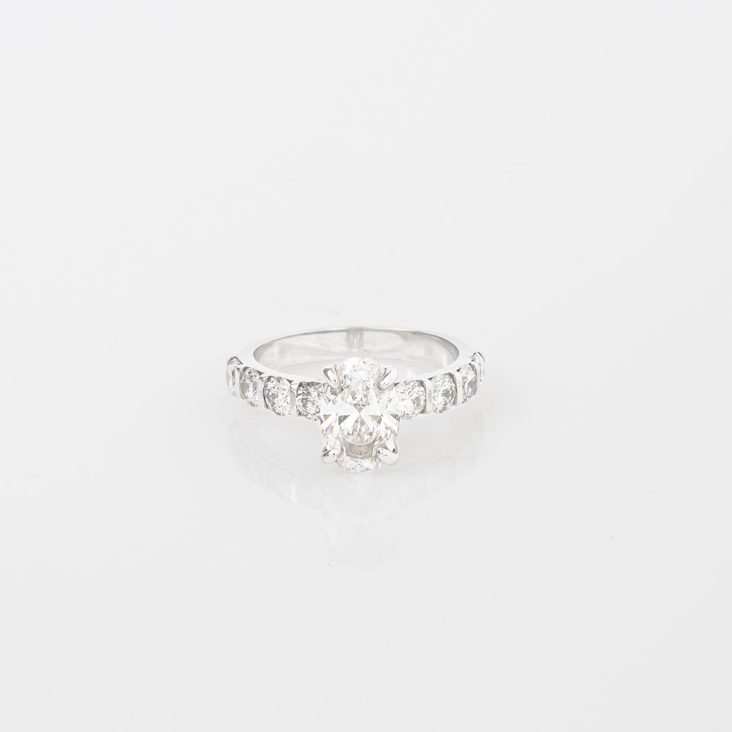 Anillo Diamantes Lab. Oval