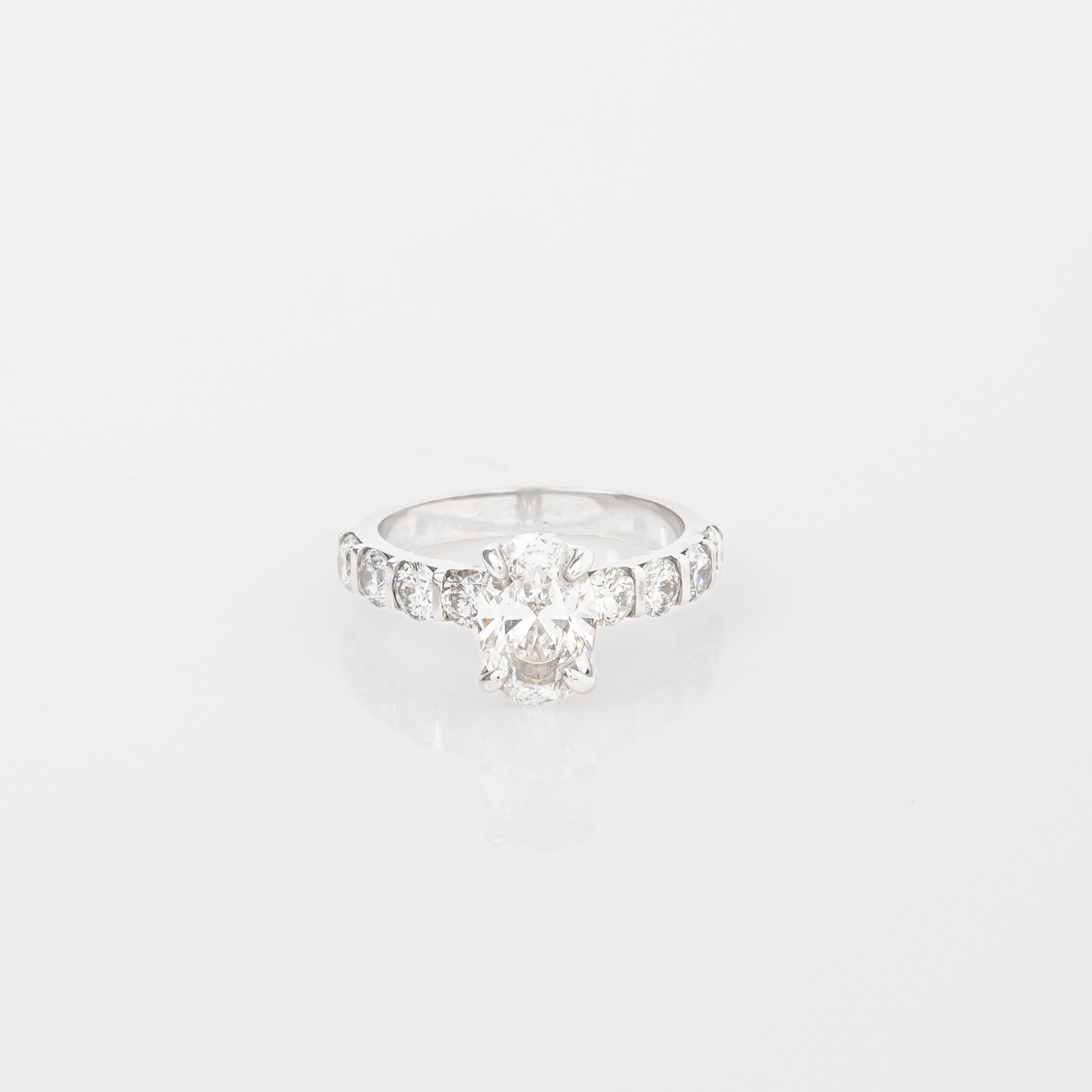 Anillo Diamantes Lab. Oval