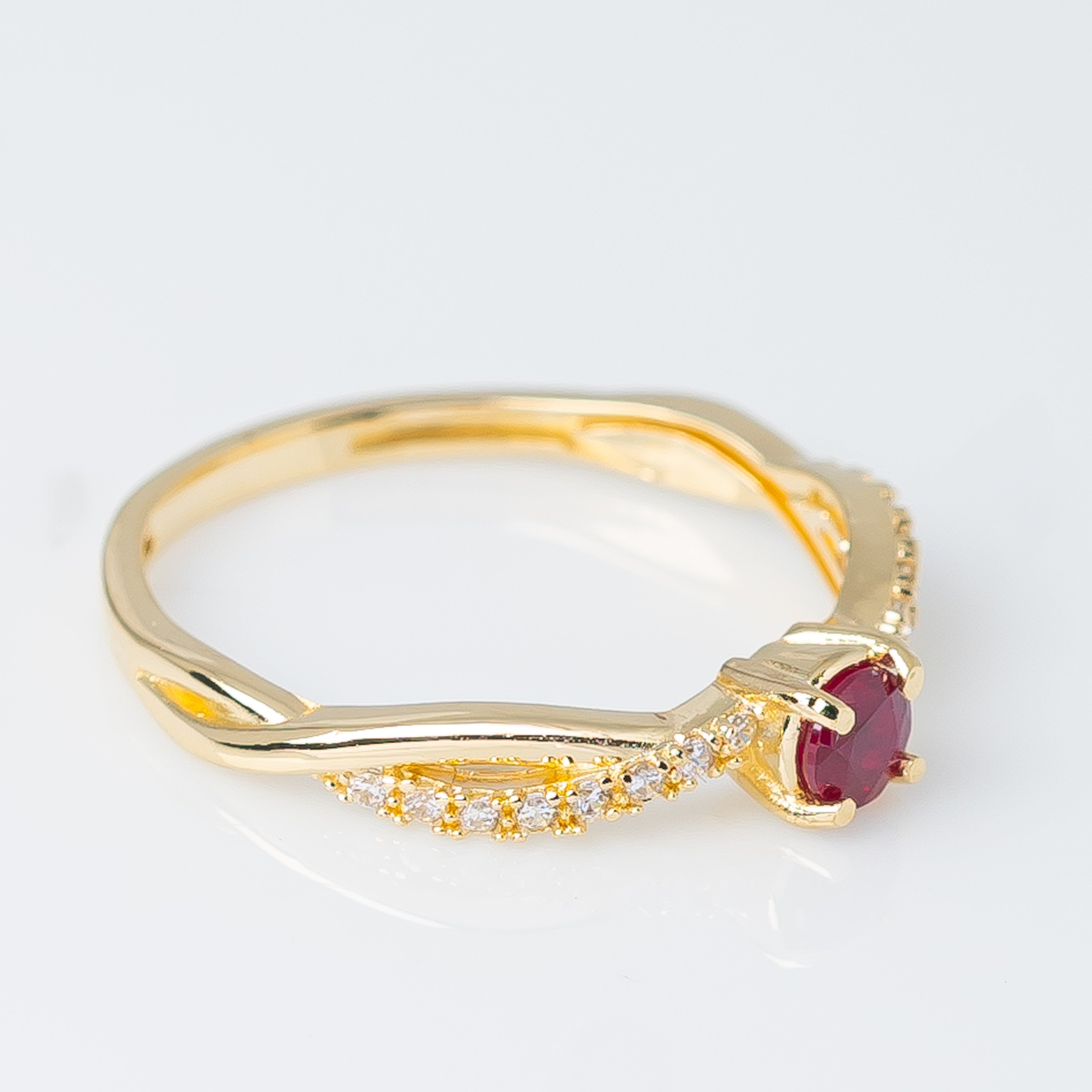 Anillo Rubí Talla 6 1/2