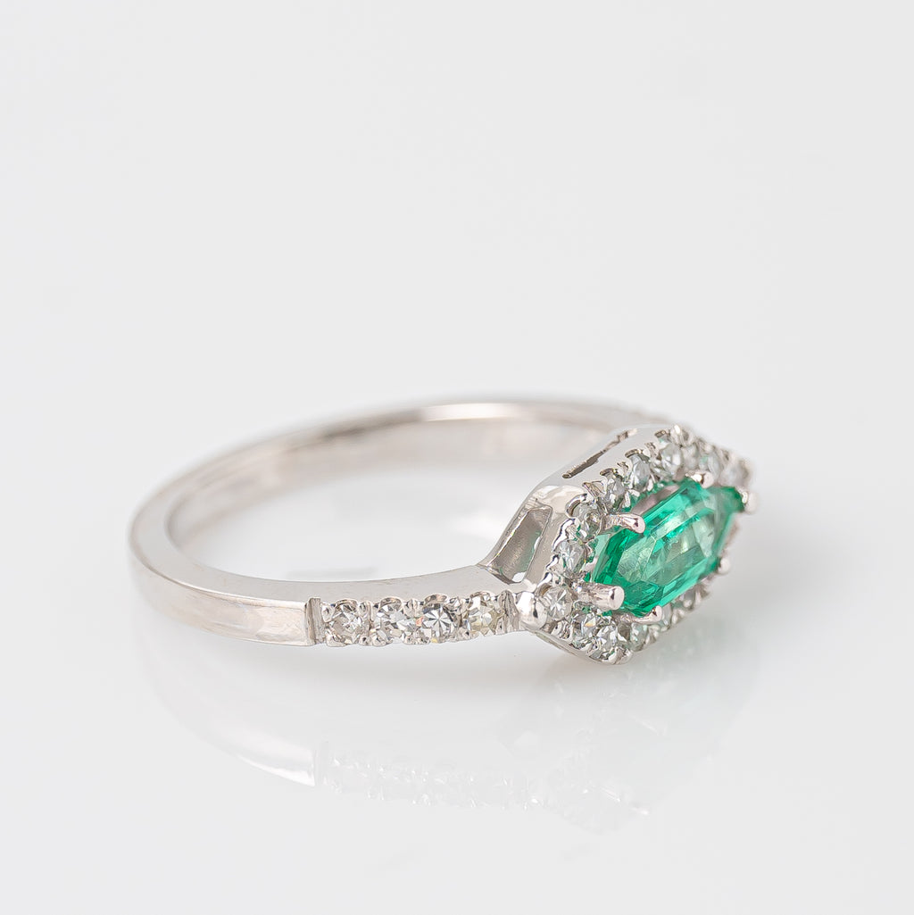 Anillo Oval Esmeralda & Diamantes Talla 6