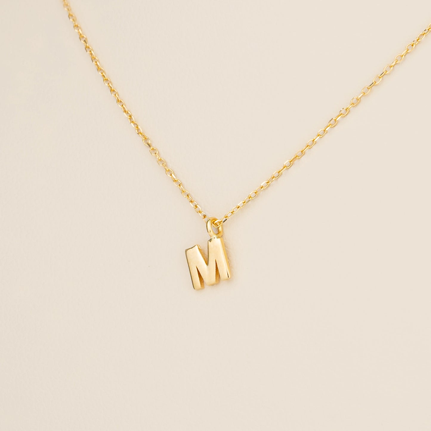 Cadena  & Letra M