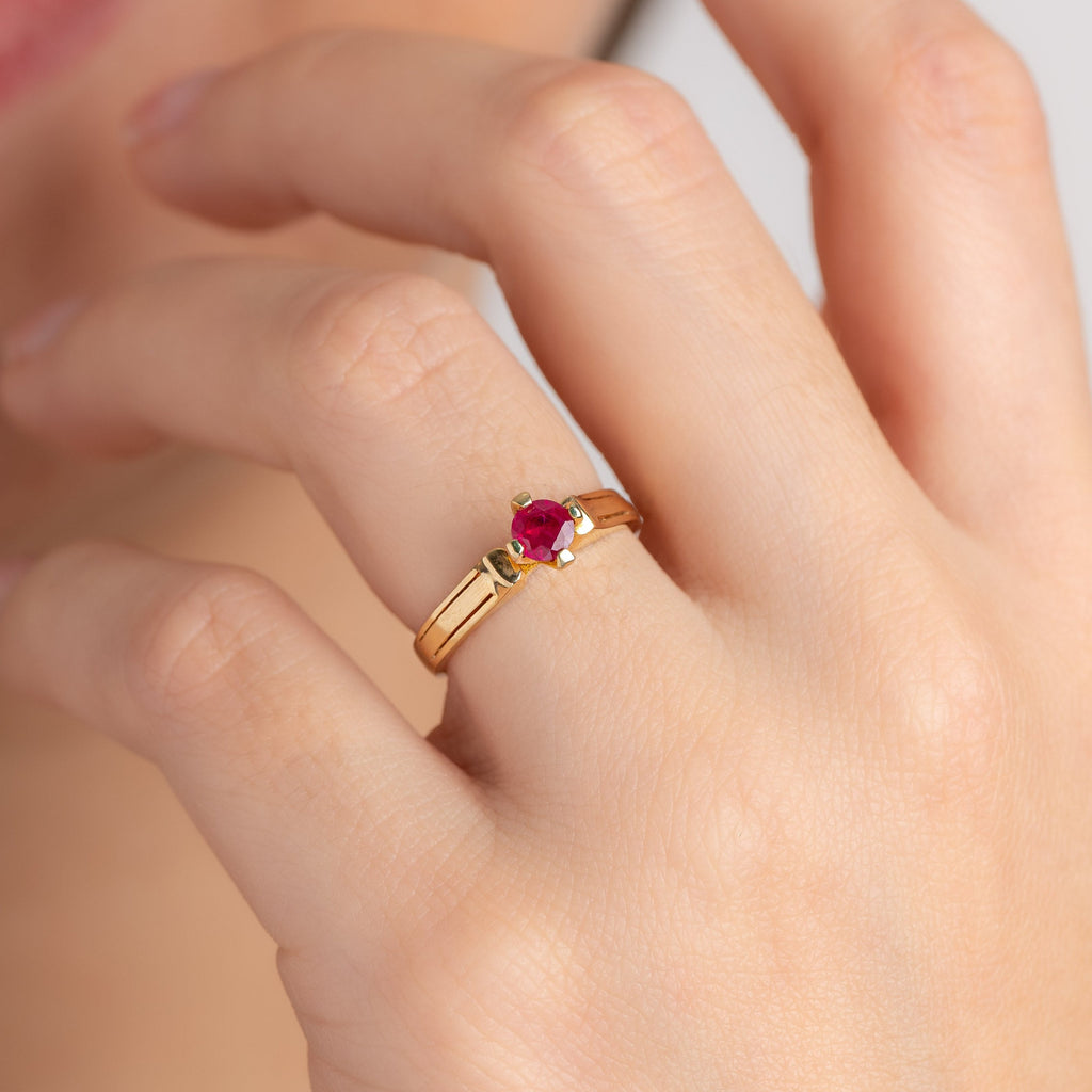 Anillo Rubi 0.40ct/ Talla 5 3/4
