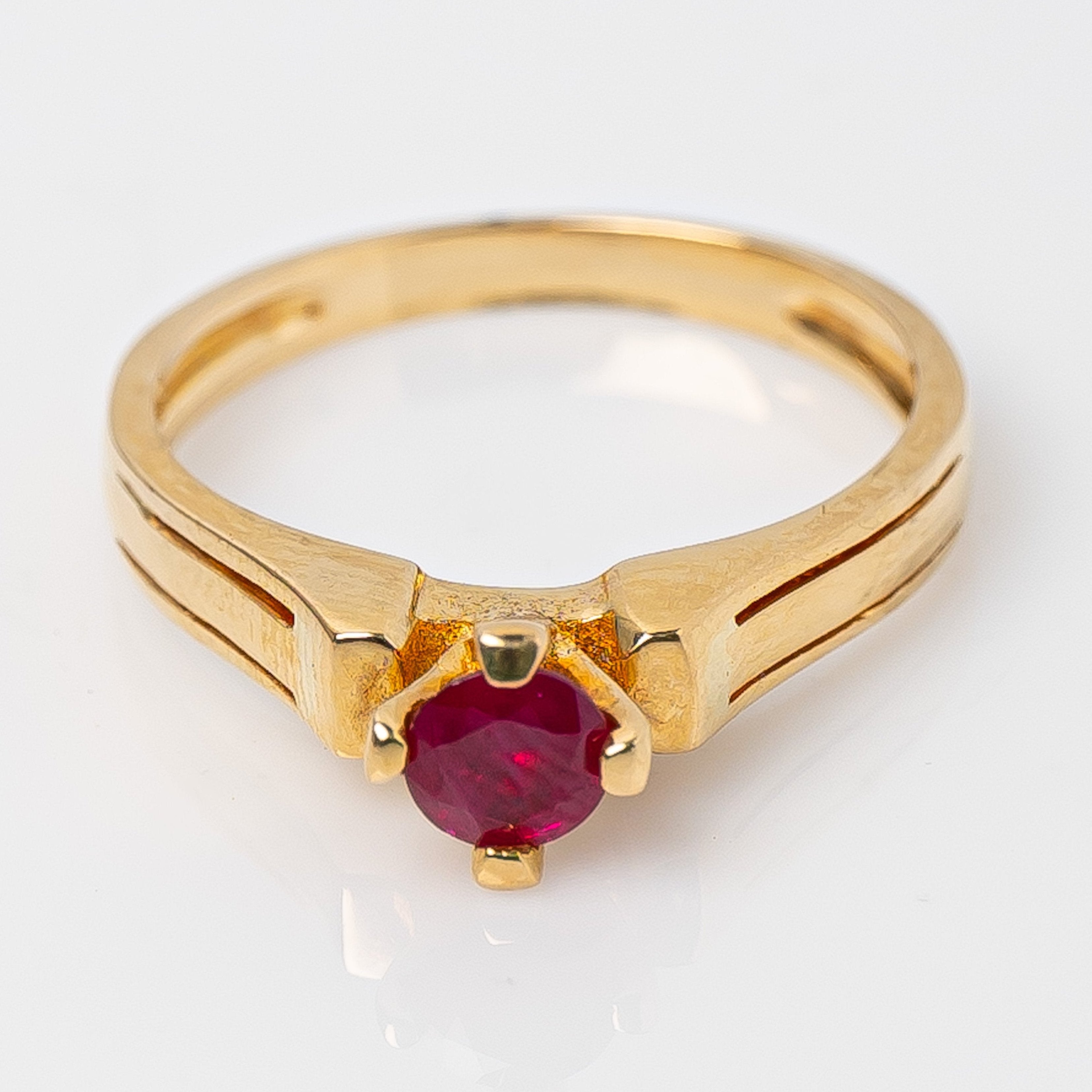 Anillo Rubi 0.40ct/ Talla 5 3/4