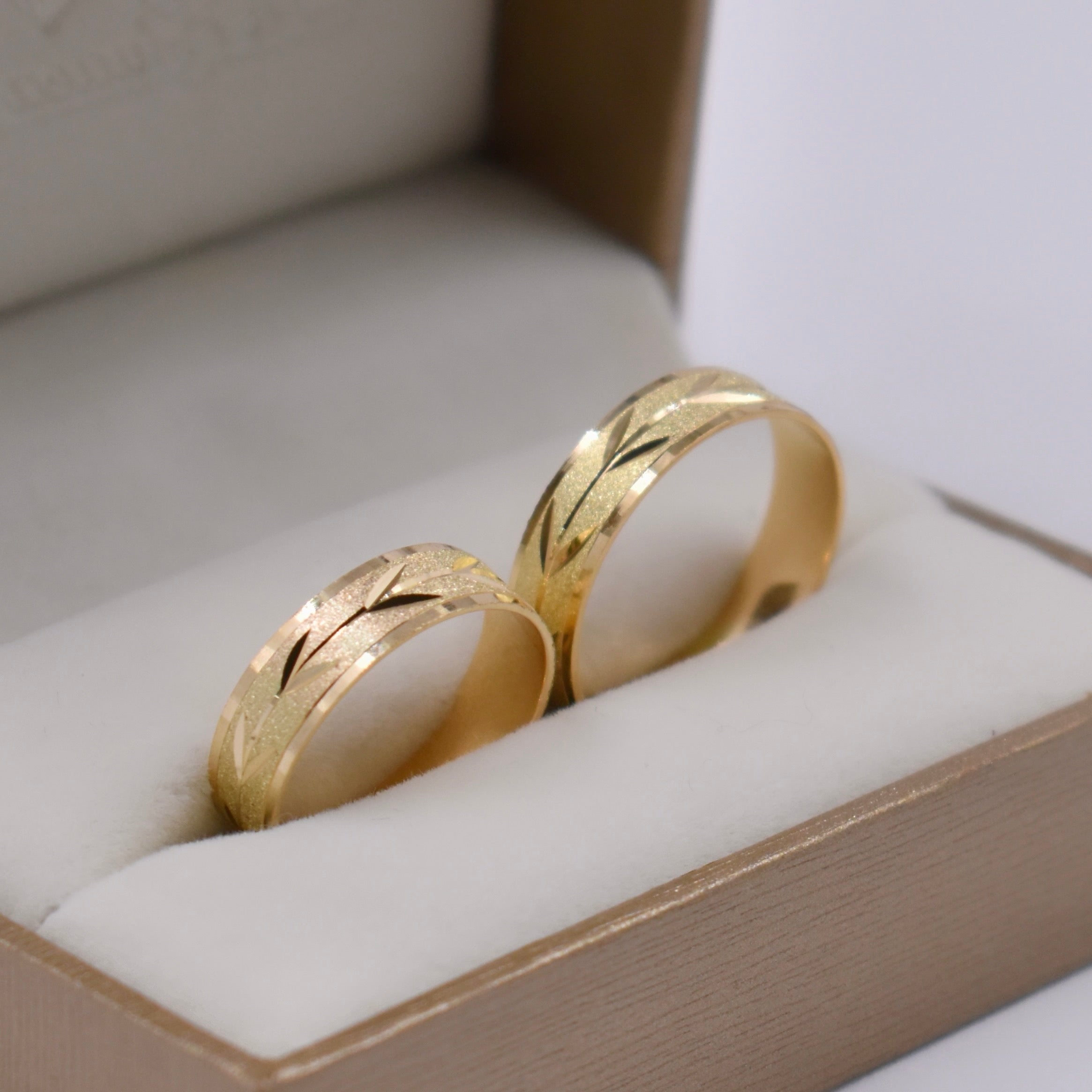 herringbone wedding ring set